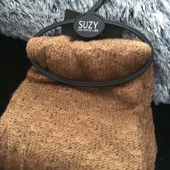 New scarf never worn - Picture 14 of 15